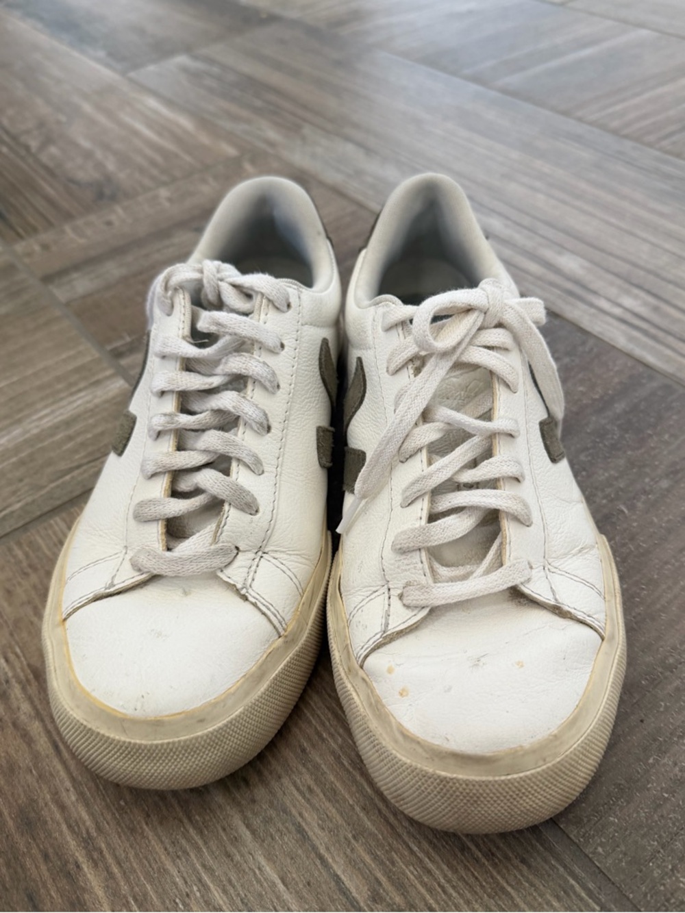 Veja campo sneakers Women’s size 8 - Picture 2 of 10